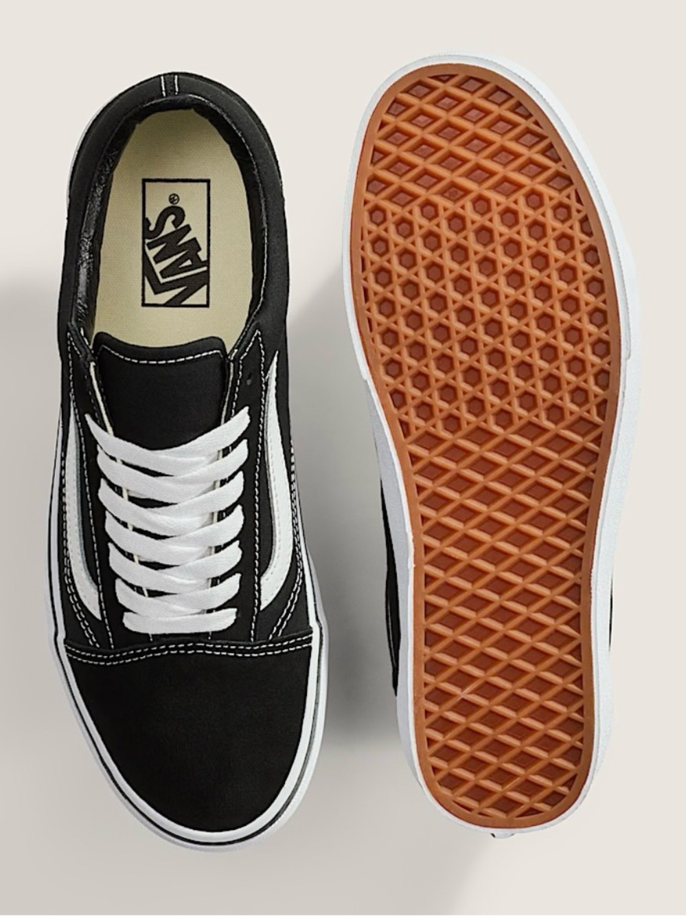Vans Old Skool Shoes - Picture 2 of 8